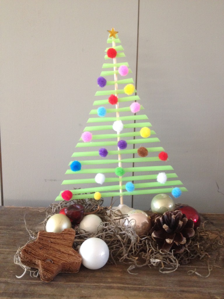 Een kerstboom knutselen van rietjes met deze beschrijving van Suus kinderfeestjes