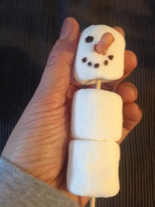 sneeuwpop traktatie van marshmallows