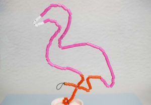 een flamingo knutselen met strijkkralen
